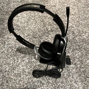 Grandstream GUV3050 HD Bluetooth Headset with Busy Light (New)